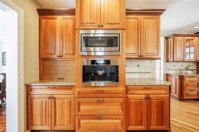 4 Merryhill Lane, Pittsford, NY 14534