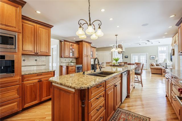 4 Merryhill Lane, Pittsford, NY 14534