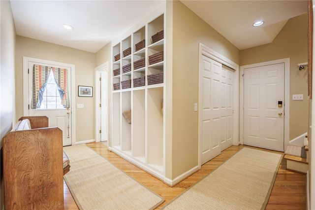 4 Merryhill Lane, Pittsford, NY 14534