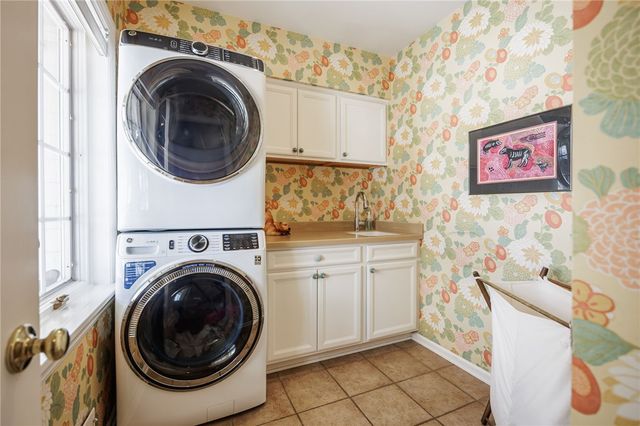 4 Merryhill Lane, Pittsford, NY 14534