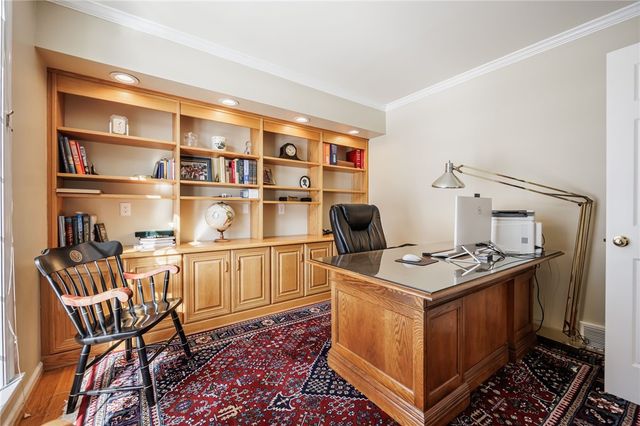 4 Merryhill Lane, Pittsford, NY 14534