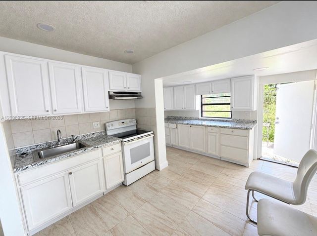 2542 Taft Street, Hollywood, FL 33020