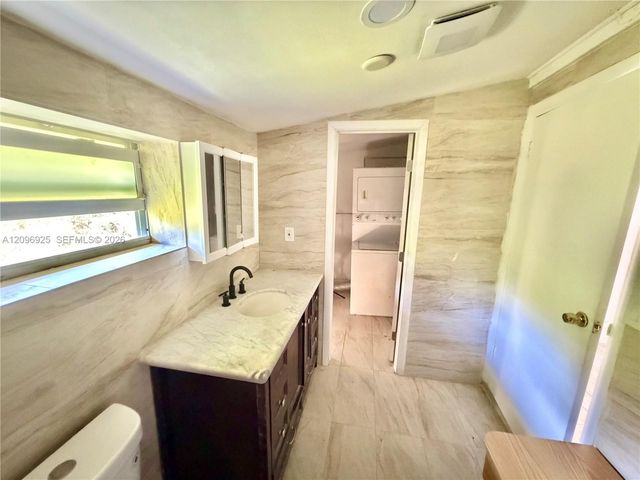 2542 Taft Street, Hollywood, FL 33020