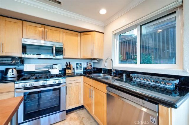 174 Cliff Drive F, Laguna Beach, CA 92651