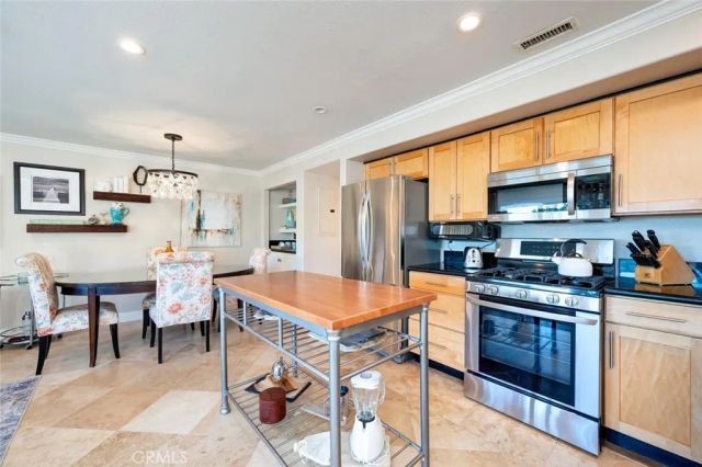 174 Cliff Drive F, Laguna Beach, CA 92651