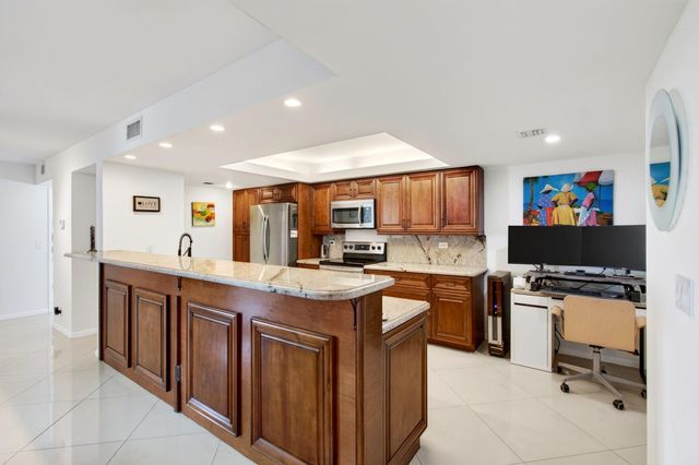 825 Egret Circle 504, Delray Beach, FL 33444