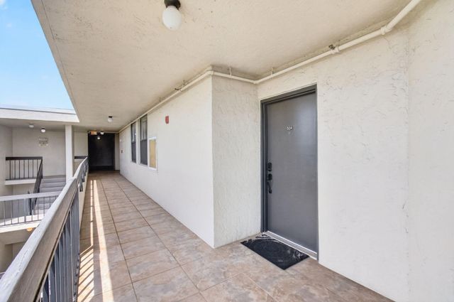 825 Egret Circle 504, Delray Beach, FL 33444