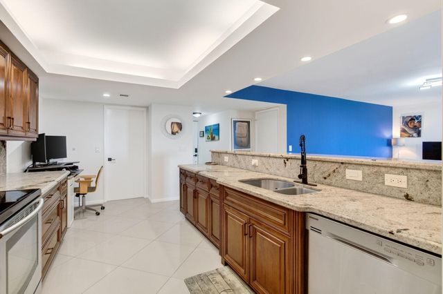 825 Egret Circle 504, Delray Beach, FL 33444