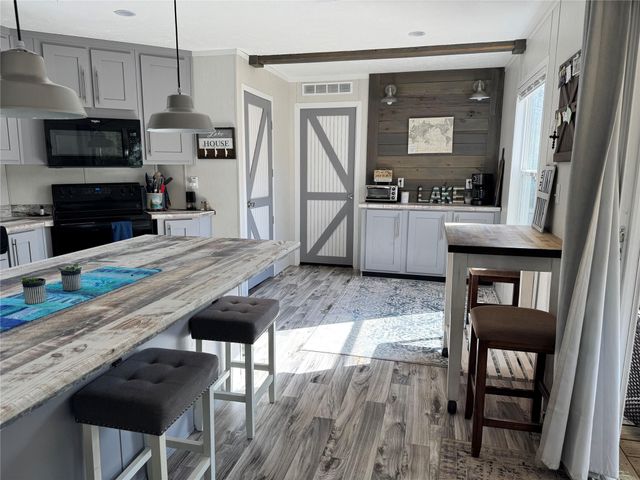 939 Whisperwood Drive, Onalaska, TX 77360