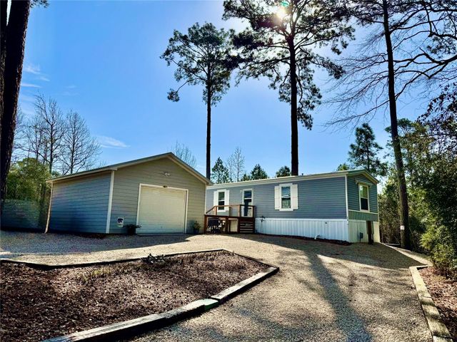 939 Whisperwood Drive, Onalaska, TX 77360