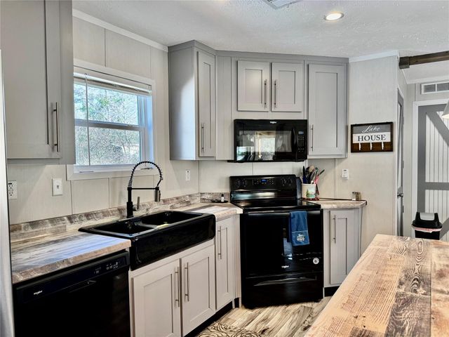 939 Whisperwood Drive, Onalaska, TX 77360