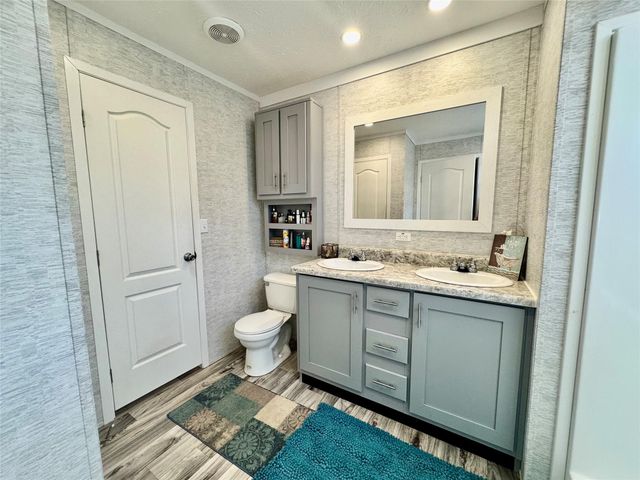 939 Whisperwood Drive, Onalaska, TX 77360