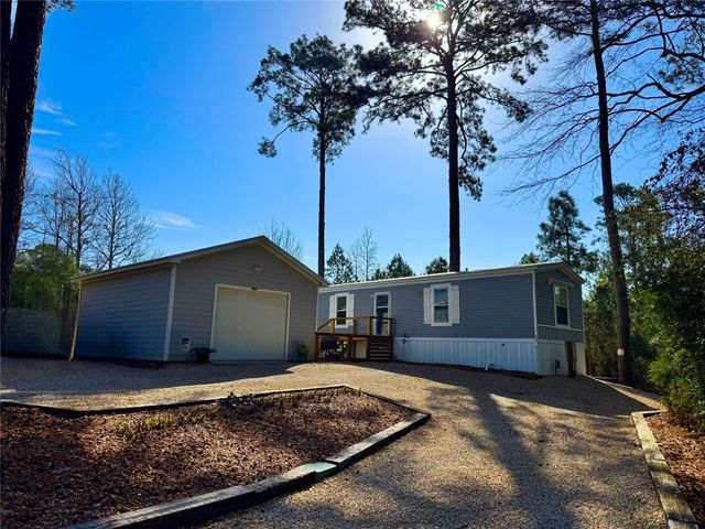 939 Whisperwood Drive, Onalaska, TX 77360