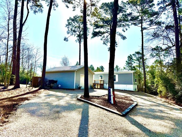 939 Whisperwood Drive, Onalaska, TX 77360
