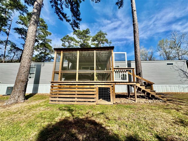 939 Whisperwood Drive, Onalaska, TX 77360