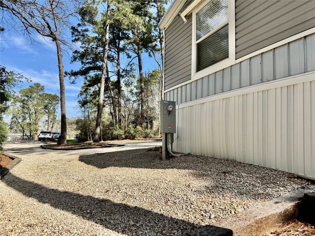 939 Whisperwood Drive, Onalaska, TX 77360