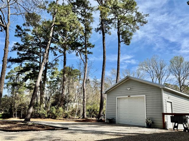 939 Whisperwood Drive, Onalaska, TX 77360