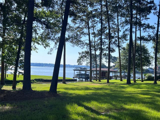 939 Whisperwood Drive, Onalaska, TX 77360