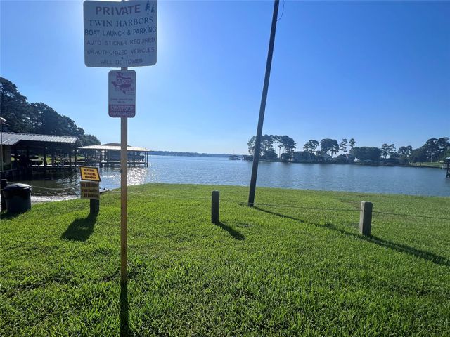 939 Whisperwood Drive, Onalaska, TX 77360