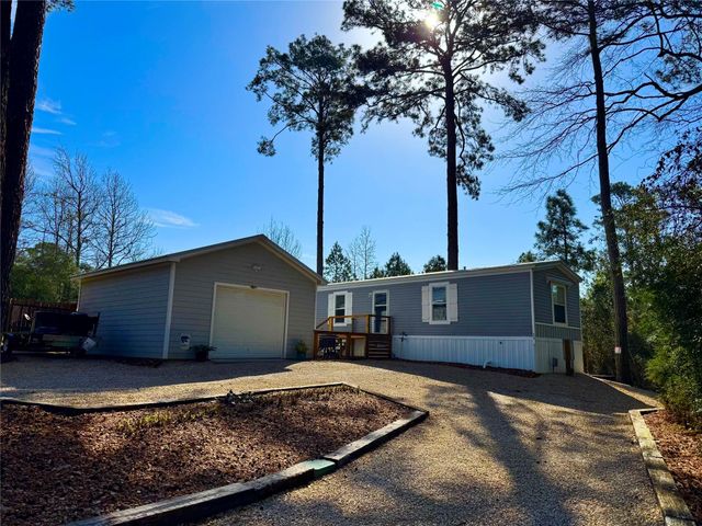 939 Whisperwood Drive, Onalaska, TX 77360