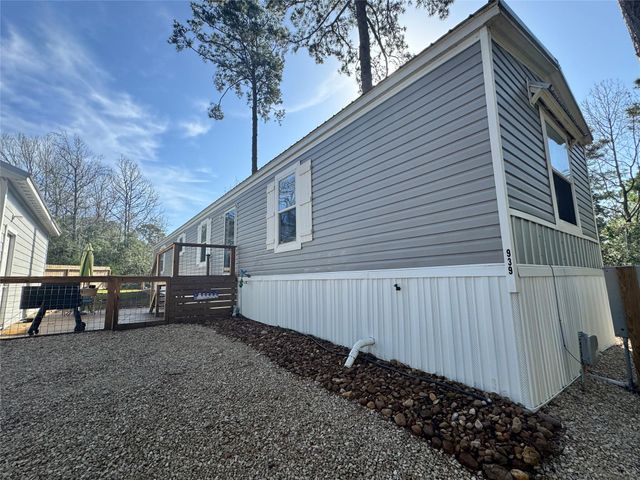 939 Whisperwood Drive, Onalaska, TX 77360