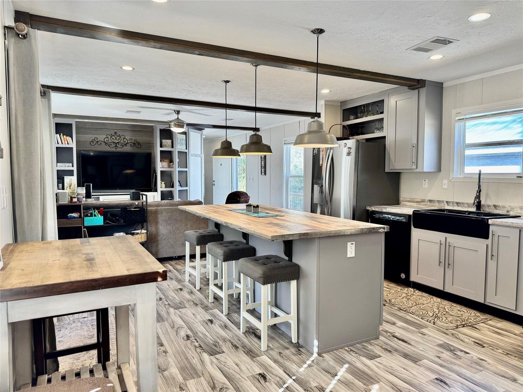 939 Whisperwood Drive, Onalaska, TX 77360