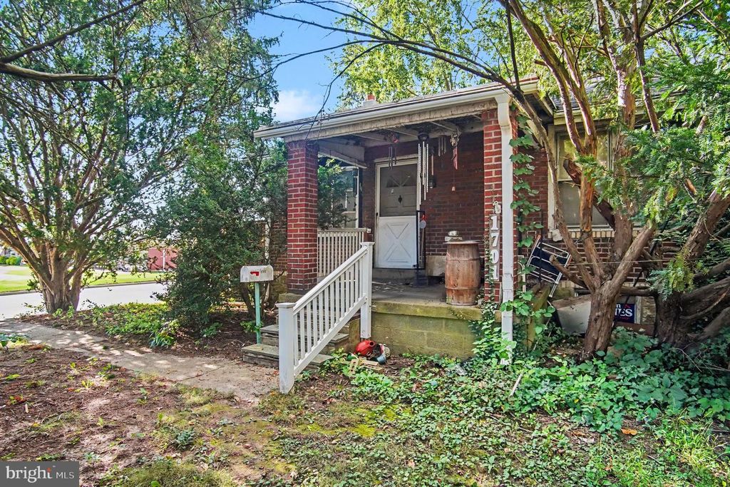 1701 NEW HOPE ST, NORRISTOWN, PA 19401 — exterior