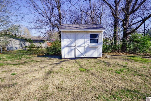 130 Milton Dr, Paducah, KY 42001
