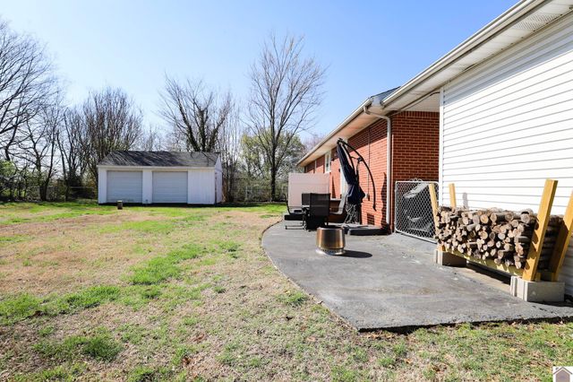 130 Milton Dr, Paducah, KY 42001