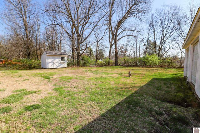 130 Milton Dr, Paducah, KY 42001