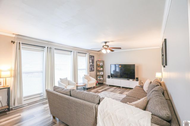 130 Milton Dr, Paducah, KY 42001