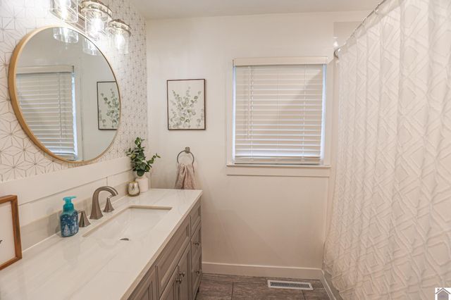 130 Milton Dr, Paducah, KY 42001