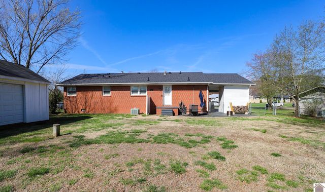 130 Milton Dr, Paducah, KY 42001