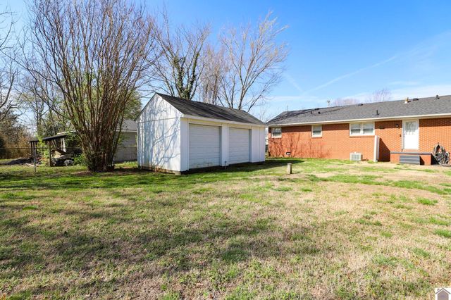 130 Milton Dr, Paducah, KY 42001