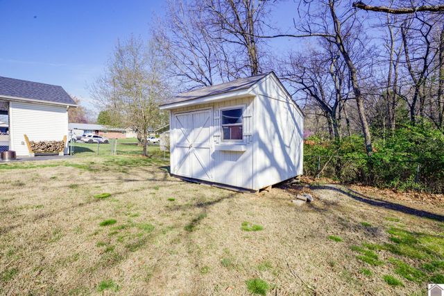 130 Milton Dr, Paducah, KY 42001