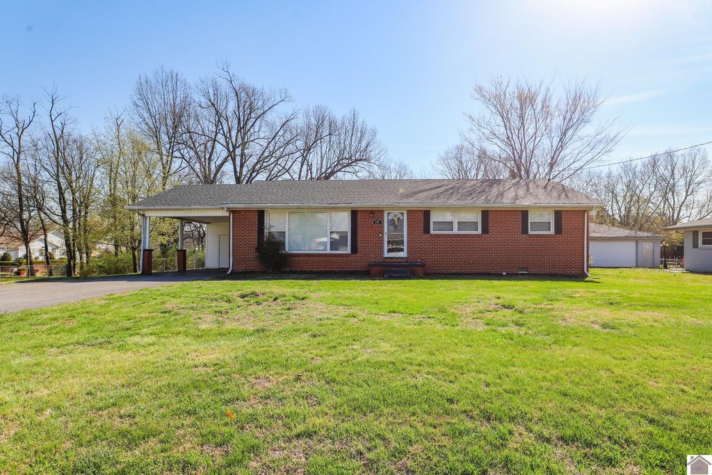 130 Milton Dr, Paducah, KY 42001