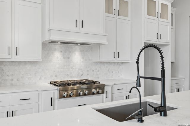 159 Bauer, Castroville, TX 78009