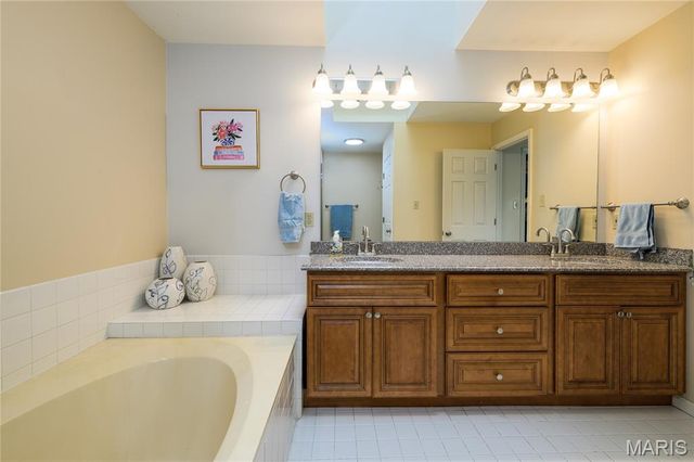 2455 Clayborn Drive, Chesterfield, MO 63017