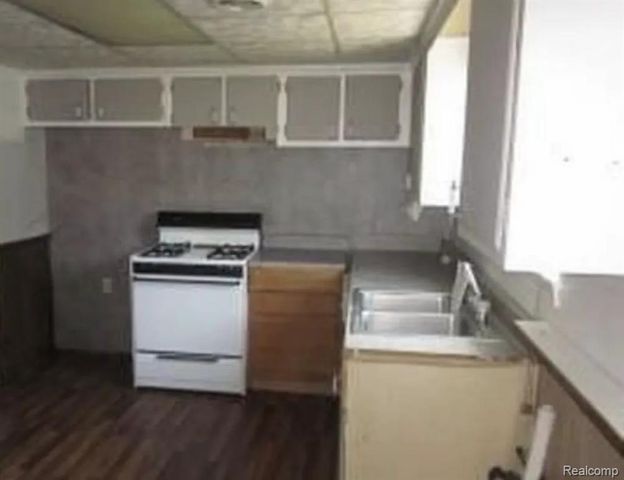 25701 Eton Avenue, Dearborn Heights, MI 48125