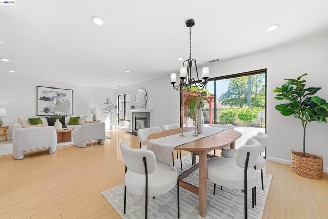 7518 Rosedale Ct, Pleasanton, CA 94588