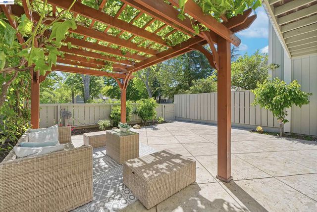 7518 Rosedale Ct, Pleasanton, CA 94588