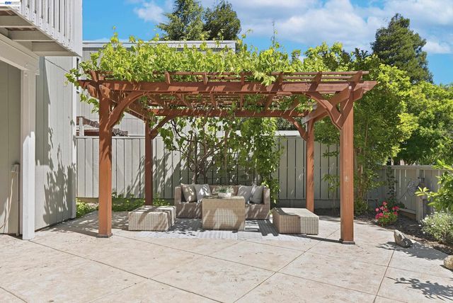 7518 Rosedale Ct, Pleasanton, CA 94588