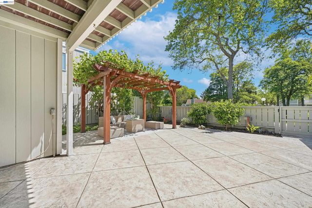 7518 Rosedale Ct, Pleasanton, CA 94588