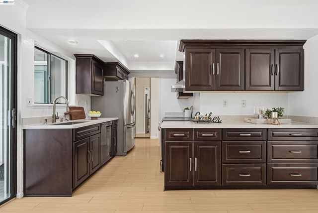 7518 Rosedale Ct, Pleasanton, CA 94588