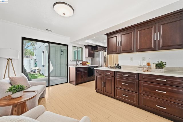 7518 Rosedale Ct, Pleasanton, CA 94588