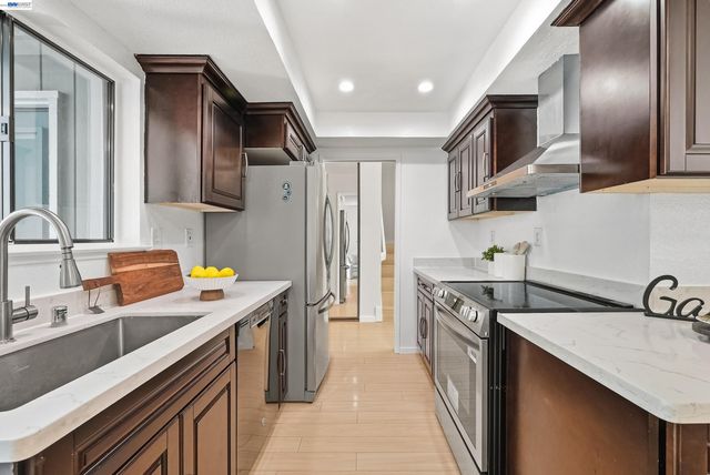 7518 Rosedale Ct, Pleasanton, CA 94588