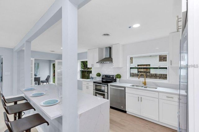 101 S LAKEMONT AVENUE, Winter Park, FL 32792