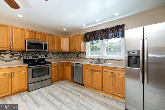 1837 SAW MILL DR, Wilmington, DE 19810