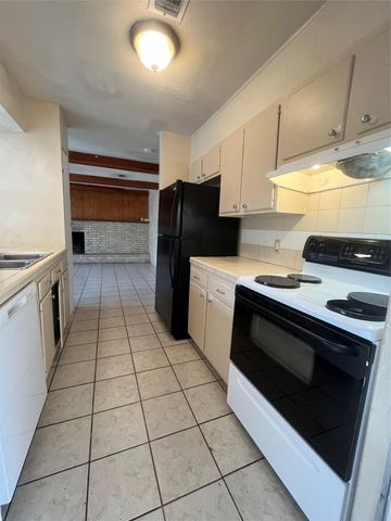 1002 HILLYER ST, San Marcos, TX 78666