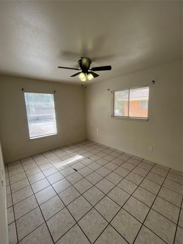 1002 HILLYER ST, San Marcos, TX 78666